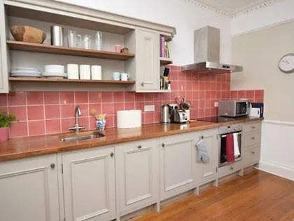 Burton House Apartment
