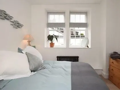 Burton House Apartment